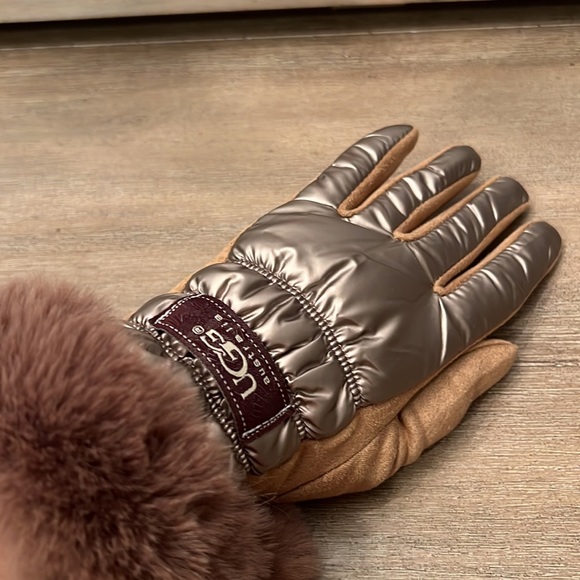 UGG gold/tan gloves - Picture 2 of 3